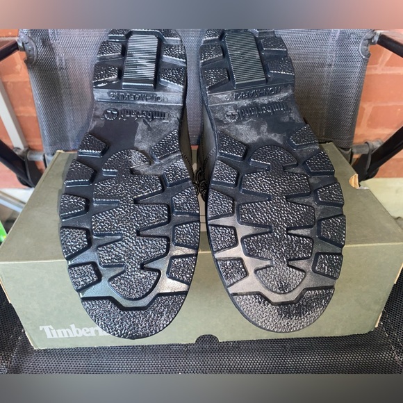 Timberland 3 Eye Chukka Black. Boys Grade school
US 6.5 - Picture 3 of 6